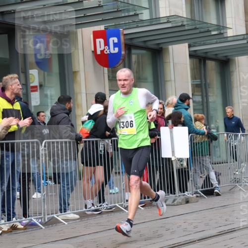 05.10.2025 - 20. swb-Marathon Bremen Strokosch-Dieckow http://msf.ph/oto/9236331 05.10.2025 10:44:29 Ziel 9590, 9678, 9878, 10092, 10306, 10554, 10568, 10633, 10851, 11362, 11666, 11714, 9590, 9678, 9878, 10092, 10306, 10554, 10568, 10633, 10851, 11362, 11666, 11714 meine-sportfotos.de