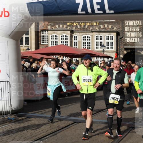 05.10.2025 - 20. swb-Marathon Bremen Yannick Fuchs http://msf.ph/oto/9236336 05.10.2025 11:05:39 Ziel 7654, 9210, 9419, 9752, 10025, 10158, 10289, 10426, 10437, 10511, 10542, 11064, 11164, 11676, 11681 meine-sportfotos.de