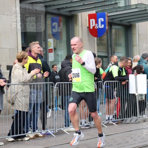 05.10.2025 - 20. swb-Marathon Bremen Strokosch-Dieckow http://msf.ph/oto/9236339 05.10.2025 10:44:30 Ziel 9202, 9590, 9678, 9878, 10092, 10306, 10554, 10568, 10633, 10851, 11362, 11666, 11714, 9202, 9590, 9678, 9878, 10092, 10306, 10554, 10568, 10633, 10851, 11362, 11666, 11714 meine-sportfotos.de