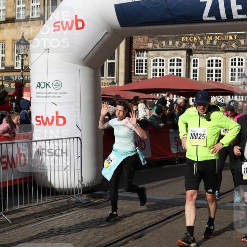 05.10.2025 - 20. swb-Marathon Bremen Yannick Fuchs http://msf.ph/oto/9236351 05.10.2025 11:05:39 Ziel 7654, 9210, 9419, 9752, 10025, 10158, 10289, 10426, 10437, 10511, 10542, 11064, 11164, 11676, 11681 meine-sportfotos.de