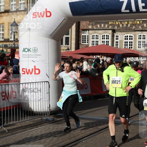 05.10.2025 - 20. swb-Marathon Bremen Yannick Fuchs http://msf.ph/oto/9236358 05.10.2025 11:05:39 Ziel 7654, 9210, 9419, 9752, 10025, 10158, 10289, 10426, 10437, 10511, 10542, 11064, 11164, 11676, 11681 meine-sportfotos.de