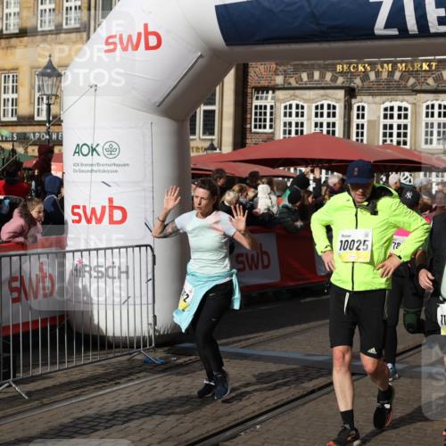 05.10.2025 - 20. swb-Marathon Bremen Yannick Fuchs http://msf.ph/oto/9236365 05.10.2025 11:05:39 Ziel 7654, 9210, 9419, 9752, 10025, 10158, 10289, 10426, 10437, 10511, 10542, 11064, 11164, 11676, 11681 meine-sportfotos.de