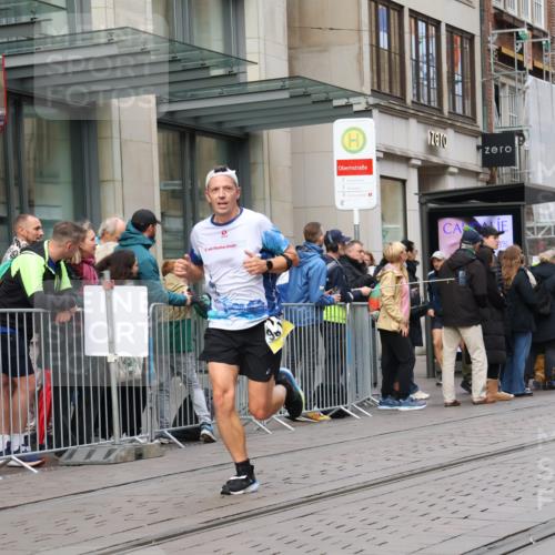 05.10.2025 - 20. swb-Marathon Bremen Strokosch-Dieckow http://msf.ph/oto/9236367 05.10.2025 10:44:31 Ziel 9202, 9590, 9678, 9878, 10092, 10306, 10554, 10568, 10633, 10851, 11362, 11714, 9202, 9590, 9678, 9878, 10092, 10306, 10554, 10568, 10633, 10851, 11362, 11714 meine-sportfotos.de