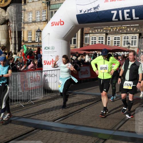 05.10.2025 - 20. swb-Marathon Bremen Yannick Fuchs http://msf.ph/oto/9236372 05.10.2025 11:05:39 Ziel 7654, 9210, 9419, 9752, 10025, 10158, 10289, 10426, 10437, 10511, 10542, 11064, 11164, 11676, 11681 meine-sportfotos.de