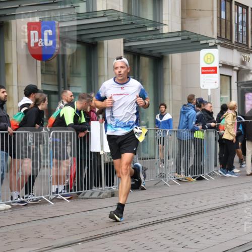 05.10.2025 - 20. swb-Marathon Bremen Strokosch-Dieckow http://msf.ph/oto/9236374 05.10.2025 10:44:31 Ziel 9202, 9590, 9678, 9878, 10092, 10306, 10554, 10568, 10633, 10851, 11362, 11714, 9202, 9590, 9678, 9878, 10092, 10306, 10554, 10568, 10633, 10851, 11362, 11714 meine-sportfotos.de