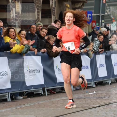 05.10.2025 - 20. swb-Marathon Bremen Strokosch-Dieckow http://msf.ph/oto/9236375 05.10.2025 12:39:17 Ziel 16 meine-sportfotos.de