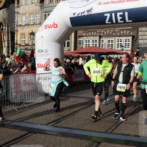 05.10.2025 - 20. swb-Marathon Bremen Yannick Fuchs http://msf.ph/oto/9236376 05.10.2025 11:05:40 Ziel 7654, 9210, 9419, 9752, 10025, 10158, 10289, 10426, 10437, 10511, 10542, 11064, 11164, 11676, 11681 meine-sportfotos.de