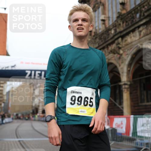 05.10.2025 - 20. swb-Marathon Bremen Yannick Fuchs http://msf.ph/oto/9236379 05.10.2025 10:38:11 Ziel 9755, 11328, 11465 meine-sportfotos.de