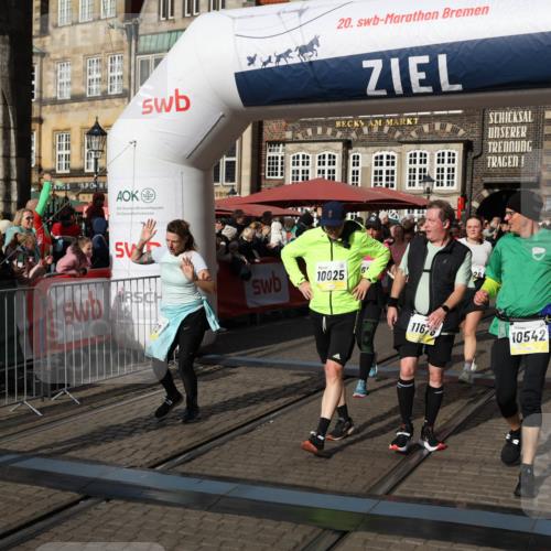 05.10.2025 - 20. swb-Marathon Bremen Yannick Fuchs http://msf.ph/oto/9236380 05.10.2025 11:05:40 Ziel 7654, 9210, 9419, 9752, 10025, 10158, 10289, 10426, 10437, 10511, 10542, 11064, 11164, 11676, 11681 meine-sportfotos.de
