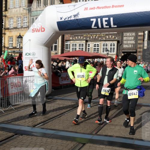 05.10.2025 - 20. swb-Marathon Bremen Yannick Fuchs http://msf.ph/oto/9236387 05.10.2025 11:05:40 Ziel 7654, 9210, 9419, 9752, 10025, 10158, 10289, 10426, 10437, 10511, 10542, 11064, 11164, 11676, 11681 meine-sportfotos.de