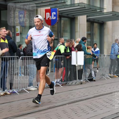 05.10.2025 - 20. swb-Marathon Bremen Strokosch-Dieckow http://msf.ph/oto/9236392 05.10.2025 10:44:32 Ziel 9202, 9590, 9678, 9878, 10092, 10306, 10554, 10568, 10633, 10851, 11362, 11714, 9202, 9590, 9678, 9878, 10092, 10306, 10554, 10568, 10633, 10851, 11362, 11714 meine-sportfotos.de