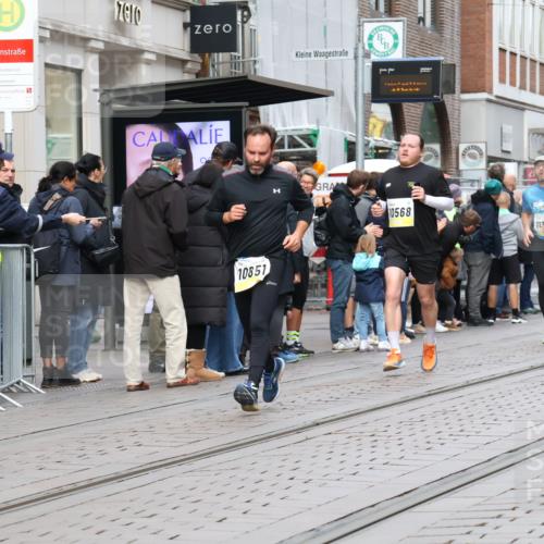 05.10.2025 - 20. swb-Marathon Bremen Strokosch-Dieckow http://msf.ph/oto/9236399 05.10.2025 10:44:39 Ziel 9202, 9590, 9678, 9878, 10091, 10568, 10633, 10851, 11362, 11715, 9202, 9590, 9678, 9878, 10091, 10568, 10633, 10851, 11362, 11715 meine-sportfotos.de