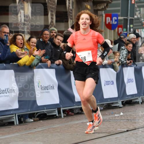 05.10.2025 - 20. swb-Marathon Bremen Strokosch-Dieckow http://msf.ph/oto/9236404 05.10.2025 12:39:17 Ziel 16 meine-sportfotos.de
