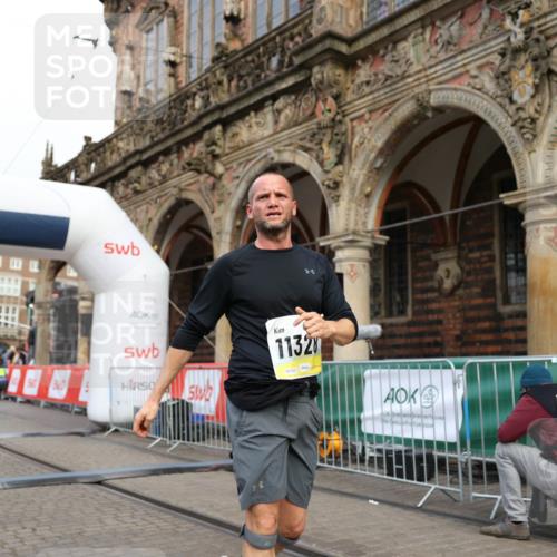 05.10.2025 - 20. swb-Marathon Bremen Yannick Fuchs http://msf.ph/oto/9236406 05.10.2025 10:38:13 Ziel 9755, 11328 meine-sportfotos.de