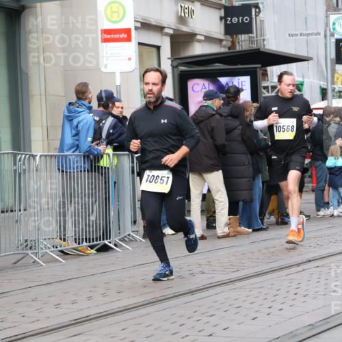 05.10.2025 - 20. swb-Marathon Bremen Strokosch-Dieckow http://msf.ph/oto/9236418 05.10.2025 10:44:40 Ziel 9202, 9590, 9678, 10091, 10568, 10633, 10822, 10851, 11362, 11715, 9202, 9590, 9678, 10091, 10568, 10633, 10822, 10851, 11362, 11715 meine-sportfotos.de