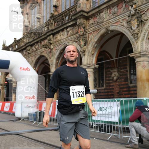 05.10.2025 - 20. swb-Marathon Bremen Yannick Fuchs http://msf.ph/oto/9236419 05.10.2025 10:38:13 Ziel 9755, 11328 meine-sportfotos.de