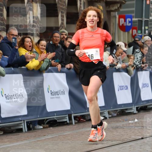 05.10.2025 - 20. swb-Marathon Bremen Strokosch-Dieckow http://msf.ph/oto/9236434 05.10.2025 12:39:17 Ziel 16 meine-sportfotos.de