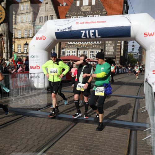 05.10.2025 - 20. swb-Marathon Bremen Yannick Fuchs http://msf.ph/oto/9236445 05.10.2025 11:05:41 Ziel 7654, 9210, 9419, 9752, 10025, 10158, 10289, 10426, 10437, 10511, 10542, 10999, 11164, 11676, 11681 meine-sportfotos.de