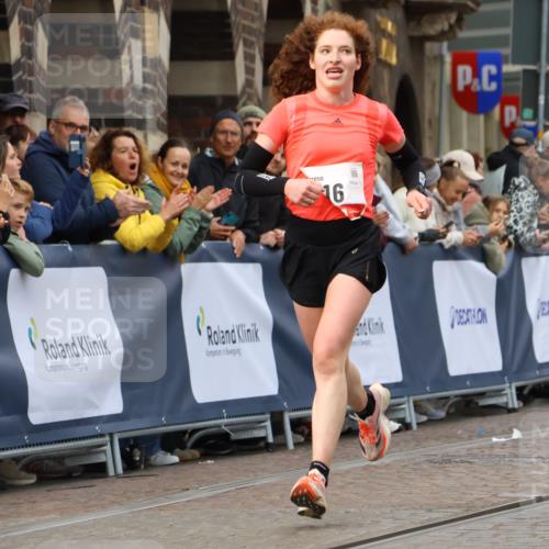 05.10.2025 - 20. swb-Marathon Bremen Strokosch-Dieckow http://msf.ph/oto/9236450 05.10.2025 12:39:17 Ziel 16 meine-sportfotos.de