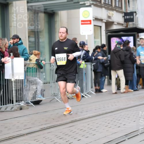 05.10.2025 - 20. swb-Marathon Bremen Strokosch-Dieckow http://msf.ph/oto/9236452 05.10.2025 10:44:42 Ziel 9202, 9590, 9678, 10091, 10431, 10568, 10633, 10822, 10851, 11362, 11488, 11715, 9202, 9590, 9678, 10091, 10431, 10568, 10633, 10822, 10851, 11362, 11488, 11715 meine-sportfotos.de