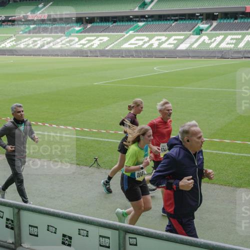 05.10.2025 - 20. swb-Marathon Bremen Michael Burmester http://msf.ph/oto/9236455 05.10.2025 10:32:18 Laufen im Stadion 7165, 7193, 8118, 8326, 8333, 8888, 9176, 9226, 9238, 9256, 9268, 9284, 9313, 9415, 9427, 9436, 9439, 9456, 9494, 9514, 9517, 9581, 9621, 9701, 9776, 9807, 9830, 9834, 9868, 9871, 9956, 9957, 9985, 10019, 10020, 10029, 10038, 10046, 10057, 10064, 10075, 10128, 10206, 10215, 10226, 10242, 10262, 10296, 10310, 10327, 10335, 10369, 10385, 10388, 10416, 10460, 10468, 10487, 10616, 10662, 10719, 10785, 7251, 9004, 9172, 9196, 9252, 9457, 9506, 9903, 10014, 10020, 10222 meine-sportfotos.de