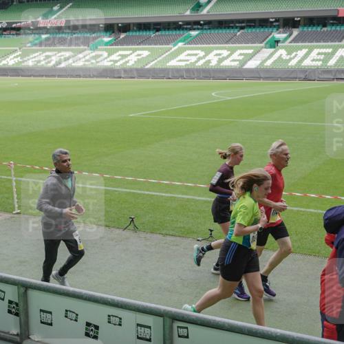 05.10.2025 - 20. swb-Marathon Bremen Michael Burmester http://msf.ph/oto/9236469 05.10.2025 10:32:18 Laufen im Stadion 7165, 7193, 8118, 8326, 8333, 8888, 9176, 9226, 9238, 9256, 9268, 9284, 9313, 9415, 9427, 9436, 9439, 9456, 9494, 9514, 9517, 9581, 9621, 9701, 9776, 9807, 9830, 9834, 9868, 9871, 9956, 9957, 9985, 10019, 10020, 10029, 10038, 10046, 10057, 10064, 10075, 10128, 10206, 10215, 10226, 10242, 10262, 10296, 10310, 10327, 10335, 10369, 10385, 10388, 10416, 10460, 10468, 10487, 10616, 10662, 10719, 10785, 7251, 9004, 9172, 9196, 9252, 9457, 9506, 9903, 10014, 10020, 10222 meine-sportfotos.de