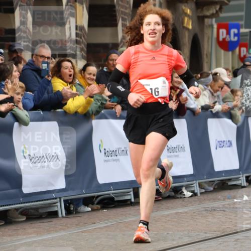 05.10.2025 - 20. swb-Marathon Bremen Strokosch-Dieckow http://msf.ph/oto/9236478 05.10.2025 12:39:17 Ziel 16 meine-sportfotos.de