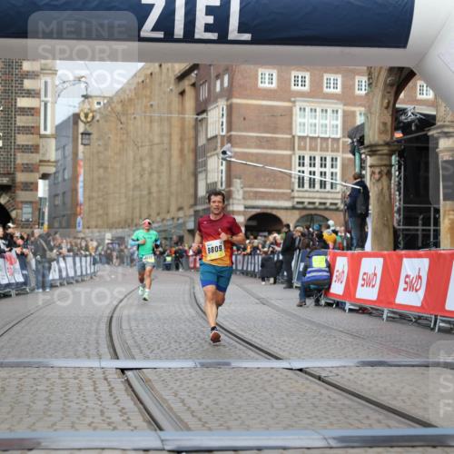 05.10.2025 - 20. swb-Marathon Bremen Yannick Fuchs http://msf.ph/oto/9236479 05.10.2025 10:38:26 Ziel 9809 meine-sportfotos.de