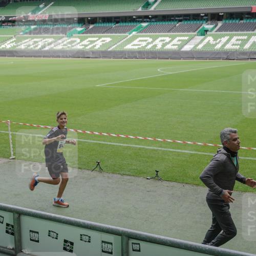 05.10.2025 - 20. swb-Marathon Bremen Michael Burmester http://msf.ph/oto/9236486 05.10.2025 10:32:19 Laufen im Stadion 7165, 7193, 8118, 8326, 8333, 8888, 9176, 9226, 9238, 9256, 9268, 9284, 9313, 9415, 9427, 9436, 9439, 9456, 9494, 9514, 9517, 9581, 9621, 9701, 9776, 9807, 9830, 9834, 9868, 9871, 9956, 9957, 9985, 10019, 10029, 10038, 10046, 10057, 10064, 10075, 10128, 10206, 10215, 10226, 10242, 10262, 10296, 10310, 10327, 10335, 10369, 10385, 10388, 10416, 10460, 10468, 10487, 10616, 10662, 10719, 10785, 7251, 9004, 9172, 9196, 9252, 9457, 9506, 9903, 10014, 10020, 10222 meine-sportfotos.de