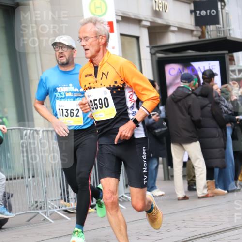 05.10.2025 - 20. swb-Marathon Bremen Strokosch-Dieckow http://msf.ph/oto/9236487 05.10.2025 10:44:44 Ziel 9202, 9290, 9590, 9678, 10091, 10431, 10568, 10633, 10822, 10851, 10898, 11362, 11488, 11715, 9202, 9290, 9590, 9678, 10091, 10431, 10568, 10633, 10822, 10851, 10898, 11362, 11488, 11715 meine-sportfotos.de