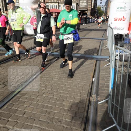 05.10.2025 - 20. swb-Marathon Bremen Yannick Fuchs http://msf.ph/oto/9236490 05.10.2025 11:05:42 Ziel 7654, 9210, 9419, 9752, 10025, 10289, 10426, 10437, 10511, 10542, 10999, 11164, 11676, 11681 meine-sportfotos.de