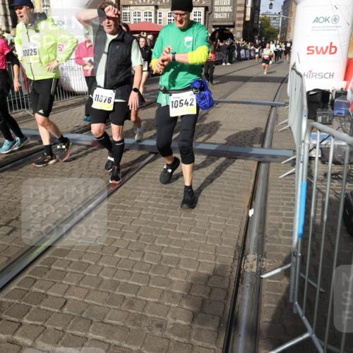 05.10.2025 - 20. swb-Marathon Bremen Yannick Fuchs http://msf.ph/oto/9236493 05.10.2025 11:05:42 Ziel 7654, 9210, 9419, 9752, 10025, 10289, 10426, 10437, 10511, 10542, 10999, 11164, 11676, 11681 meine-sportfotos.de