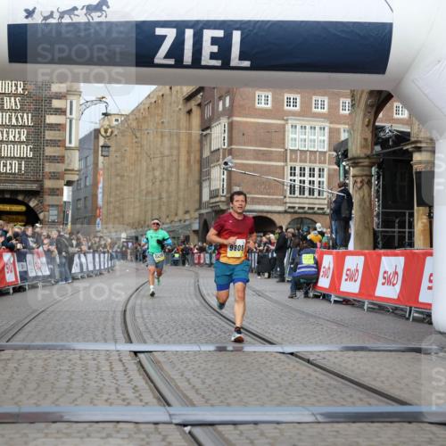 05.10.2025 - 20. swb-Marathon Bremen Yannick Fuchs http://msf.ph/oto/9236506 05.10.2025 10:38:27 Ziel 9809, 11430 meine-sportfotos.de