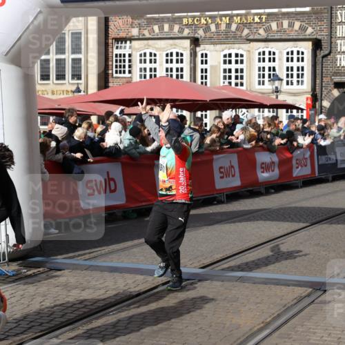 05.10.2025 - 20. swb-Marathon Bremen Yannick Fuchs http://msf.ph/oto/9236517 05.10.2025 11:05:43 Ziel 7654, 9210, 9419, 9752, 10025, 10426, 10437, 10511, 10542, 10999, 11164, 11676, 11681 meine-sportfotos.de