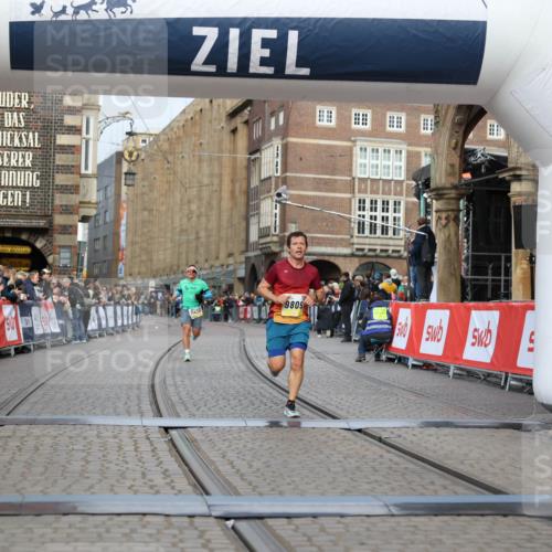 05.10.2025 - 20. swb-Marathon Bremen Yannick Fuchs http://msf.ph/oto/9236518 05.10.2025 10:38:27 Ziel 9809, 11430 meine-sportfotos.de
