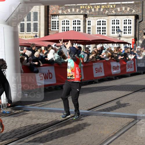 05.10.2025 - 20. swb-Marathon Bremen Yannick Fuchs http://msf.ph/oto/9236523 05.10.2025 11:05:43 Ziel 7654, 9210, 9419, 9752, 10025, 10426, 10437, 10511, 10542, 10999, 11164, 11676, 11681 meine-sportfotos.de