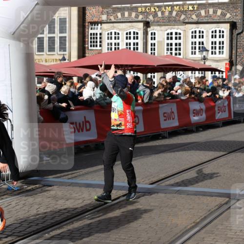 05.10.2025 - 20. swb-Marathon Bremen Yannick Fuchs http://msf.ph/oto/9236526 05.10.2025 11:05:43 Ziel 7654, 9210, 9419, 9752, 10025, 10426, 10437, 10511, 10542, 10999, 11164, 11676, 11681 meine-sportfotos.de