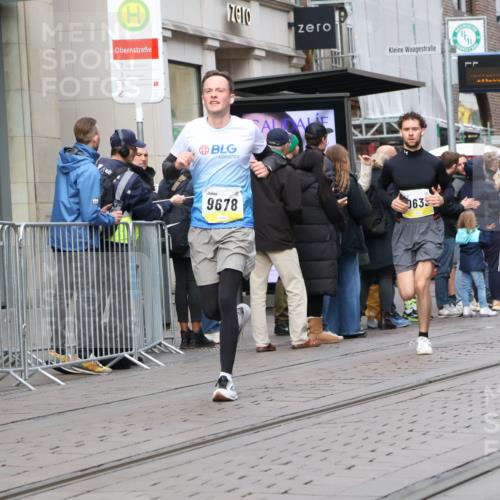 05.10.2025 - 20. swb-Marathon Bremen Strokosch-Dieckow http://msf.ph/oto/9236533 05.10.2025 10:44:45 Ziel 9202, 9290, 9590, 9678, 10091, 10431, 10568, 10633, 10822, 10851, 10898, 11362, 11488, 11715, 9202, 9290, 9590, 9678, 10091, 10431, 10568, 10633, 10822, 10851, 10898, 11362, 11488, 11715 meine-sportfotos.de