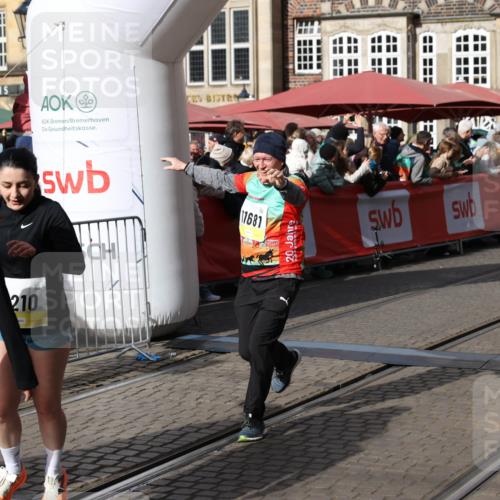 05.10.2025 - 20. swb-Marathon Bremen Yannick Fuchs http://msf.ph/oto/9236537 05.10.2025 11:05:44 Ziel 7654, 9210, 9419, 9752, 10025, 10426, 10437, 10542, 10843, 10844, 10999, 11164, 11676, 11681 meine-sportfotos.de