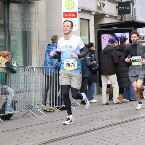 05.10.2025 - 20. swb-Marathon Bremen Strokosch-Dieckow http://msf.ph/oto/9236542 05.10.2025 10:44:46 Ziel 9202, 9290, 9590, 9678, 9963, 10091, 10431, 10568, 10633, 10822, 10851, 10898, 11362, 11488, 11715, 9202, 9290, 9590, 9678, 9963, 10091, 10431, 10568, 10633, 10822, 10851, 10898, 11362, 11488, 11715 meine-sportfotos.de