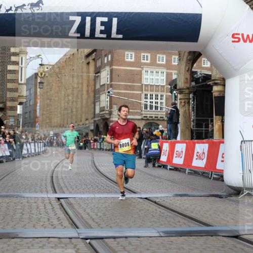 05.10.2025 - 20. swb-Marathon Bremen Yannick Fuchs http://msf.ph/oto/9236545 05.10.2025 10:38:27 Ziel 9809, 11430 meine-sportfotos.de