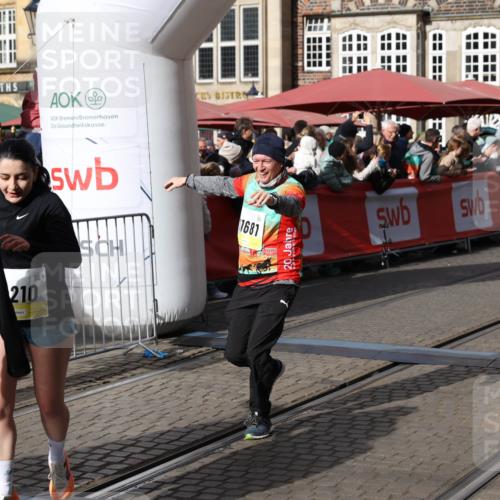 05.10.2025 - 20. swb-Marathon Bremen Yannick Fuchs http://msf.ph/oto/9236546 05.10.2025 11:05:44 Ziel 7654, 9210, 9419, 9752, 10025, 10426, 10437, 10542, 10843, 10844, 10999, 11164, 11676, 11681 meine-sportfotos.de