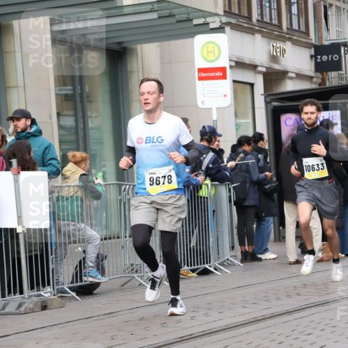 05.10.2025 - 20. swb-Marathon Bremen Strokosch-Dieckow http://msf.ph/oto/9236551 05.10.2025 10:44:46 Ziel 9202, 9290, 9590, 9678, 9963, 10091, 10431, 10568, 10633, 10822, 10851, 10898, 11362, 11488, 11715, 9202, 9290, 9590, 9678, 9963, 10091, 10431, 10568, 10633, 10822, 10851, 10898, 11362, 11488, 11715 meine-sportfotos.de