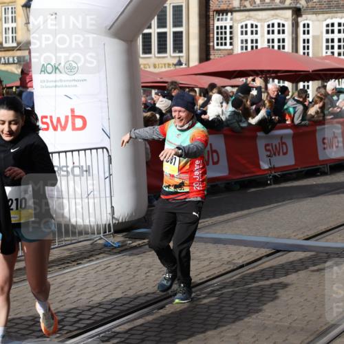 05.10.2025 - 20. swb-Marathon Bremen Yannick Fuchs http://msf.ph/oto/9236553 05.10.2025 11:05:44 Ziel 7654, 9210, 9419, 9752, 10025, 10426, 10437, 10542, 10843, 10844, 10999, 11164, 11676, 11681 meine-sportfotos.de