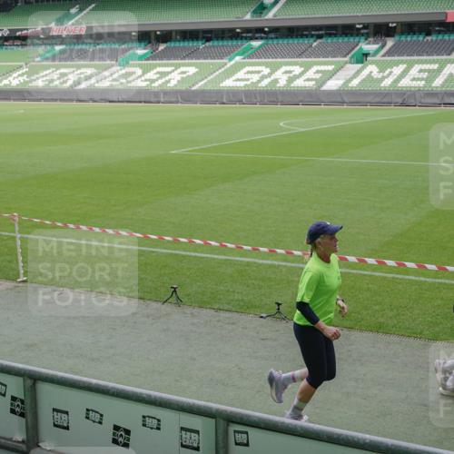 05.10.2025 - 20. swb-Marathon Bremen Michael Burmester http://msf.ph/oto/9236565 05.10.2025 10:32:23 Laufen im Stadion 7165, 7193, 8118, 8326, 8333, 8888, 9176, 9187, 9226, 9238, 9268, 9284, 9313, 9415, 9427, 9436, 9439, 9456, 9475, 9494, 9514, 9517, 9548, 9621, 9701, 9776, 9807, 9830, 9834, 9868, 9871, 9956, 9957, 9985, 10007, 10019, 10038, 10046, 10057, 10064, 10075, 10128, 10206, 10215, 10226, 10242, 10262, 10296, 10310, 10327, 10369, 10385, 10388, 10416, 10460, 10468, 10487, 10616, 10662, 10785, 9172, 9196, 9506, 9903, 10014, 10020, 10222, 10719 meine-sportfotos.de