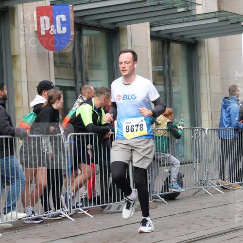05.10.2025 - 20. swb-Marathon Bremen Strokosch-Dieckow http://msf.ph/oto/9236569 05.10.2025 10:44:47 Ziel 9202, 9290, 9590, 9678, 9963, 10091, 10431, 10568, 10633, 10822, 10851, 10898, 11362, 11488, 11715, 9202, 9290, 9590, 9678, 9963, 10091, 10431, 10568, 10633, 10822, 10851, 10898, 11362, 11488, 11715 meine-sportfotos.de