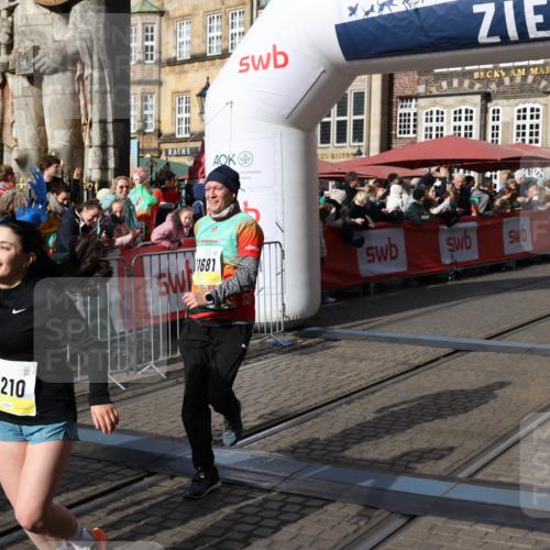 05.10.2025 - 20. swb-Marathon Bremen Yannick Fuchs http://msf.ph/oto/9236570 05.10.2025 11:05:45 Ziel 7654, 9210, 9419, 9752, 10426, 10437, 10843, 10844, 10999, 11164, 11604, 11676, 11681 meine-sportfotos.de