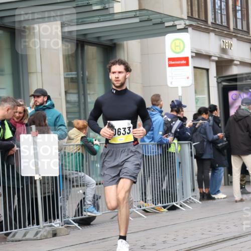 05.10.2025 - 20. swb-Marathon Bremen Strokosch-Dieckow http://msf.ph/oto/9236579 05.10.2025 10:44:47 Ziel 9202, 9290, 9590, 9678, 9963, 10091, 10431, 10568, 10633, 10822, 10851, 10898, 11362, 11488, 11715, 9202, 9290, 9590, 9678, 9963, 10091, 10431, 10568, 10633, 10822, 10851, 10898, 11362, 11488, 11715 meine-sportfotos.de