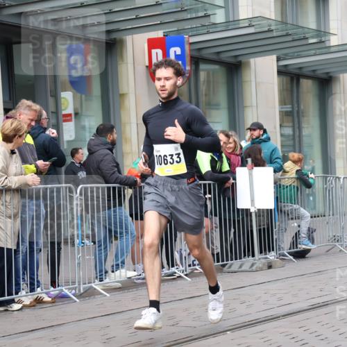 05.10.2025 - 20. swb-Marathon Bremen Strokosch-Dieckow http://msf.ph/oto/9236595 05.10.2025 10:44:48 Ziel 9202, 9290, 9590, 9678, 9963, 10091, 10431, 10568, 10633, 10634, 10822, 10851, 10898, 11362, 11488, 11715, 9202, 9290, 9590, 9678, 9963, 10091, 10431, 10568, 10633, 10634, 10822, 10851, 10898, 11362, 11488, 11715 meine-sportfotos.de