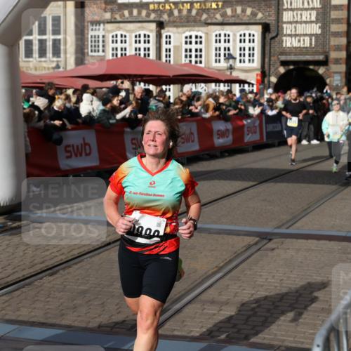 05.10.2025 - 20. swb-Marathon Bremen Yannick Fuchs http://msf.ph/oto/9236597 05.10.2025 11:05:46 Ziel 7654, 9210, 9335, 9419, 10426, 10437, 10843, 10844, 10999, 11164, 11604, 11681 meine-sportfotos.de